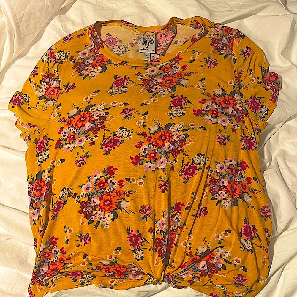 Selling this cute yellow floral tee.